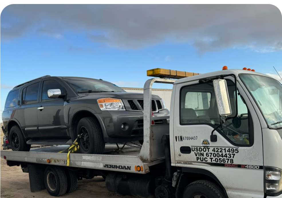 Accident recovery tow sign icon